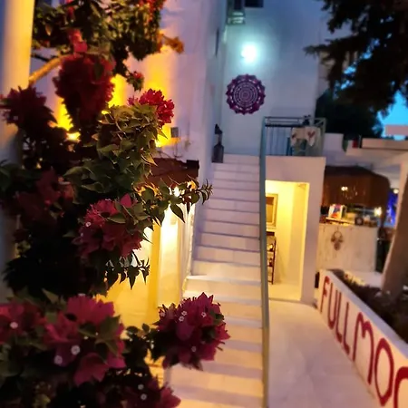 Fullmoon Rooms Cesme Гостьовий будинок