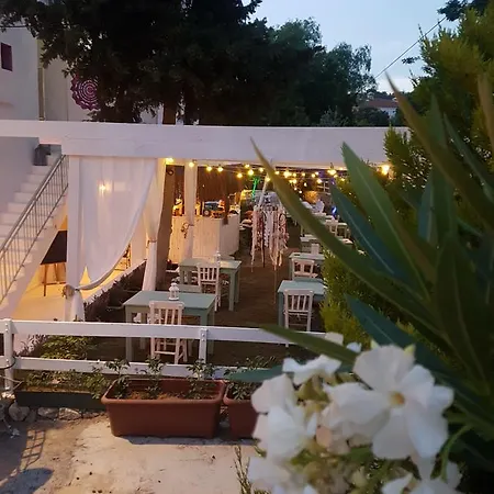 Fullmoon Rooms Cesme Гостьовий будинок *