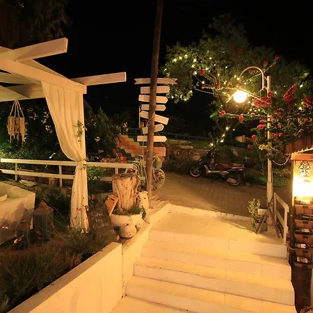 Гостьовий будинок Fullmoon Rooms Cesme
